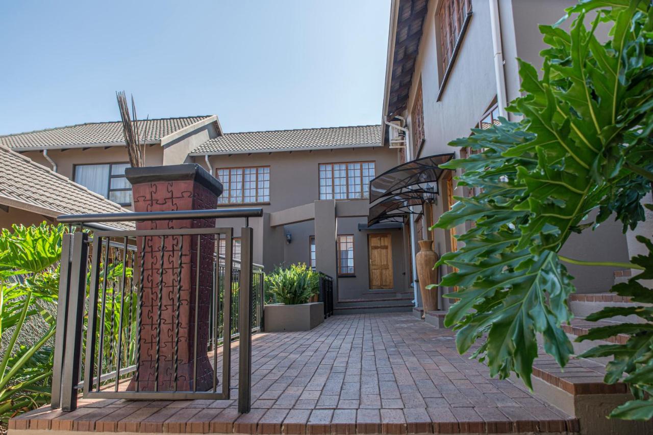 Ruth Avenue Guest House - Bed and Breakfast