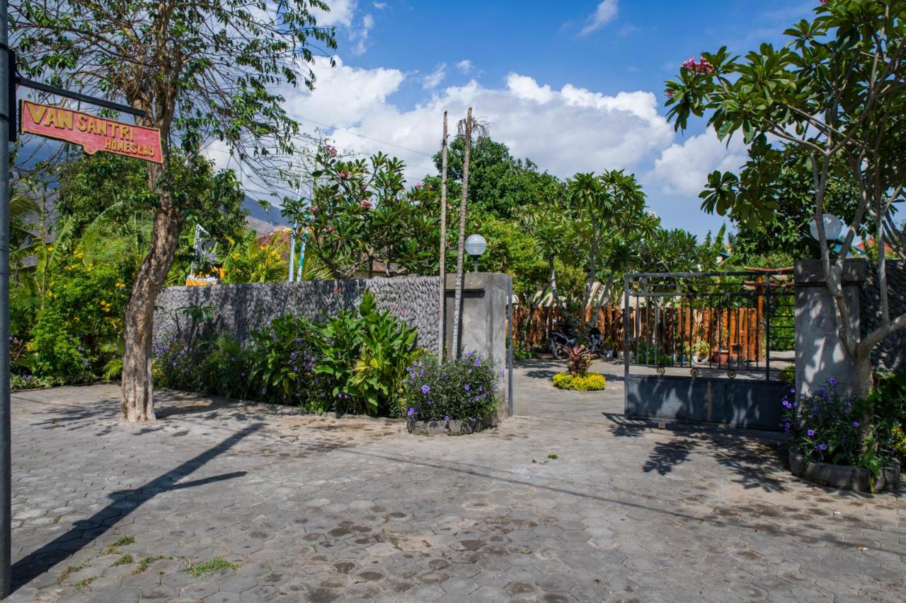 Van Santri Homestay Pemuteran - B&B