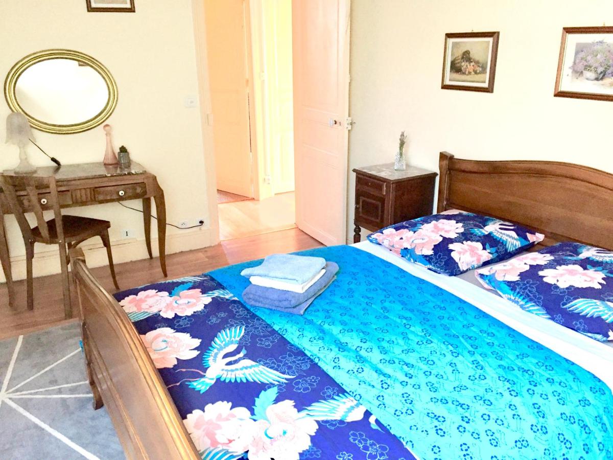 Standard Double Room with Shared Bathroom