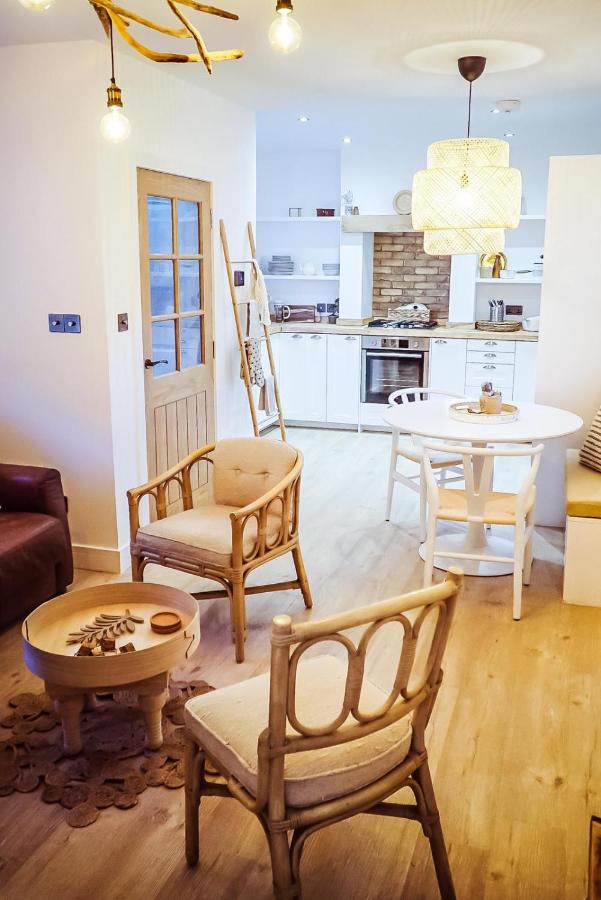 At The River - B&B Dundee