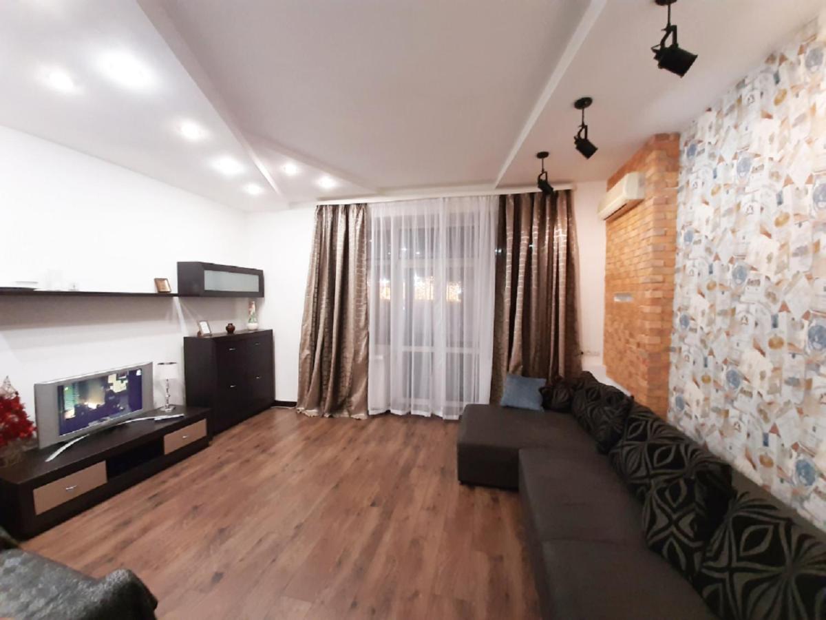 One-Bedroom Apartment on Girshmana 19 Str