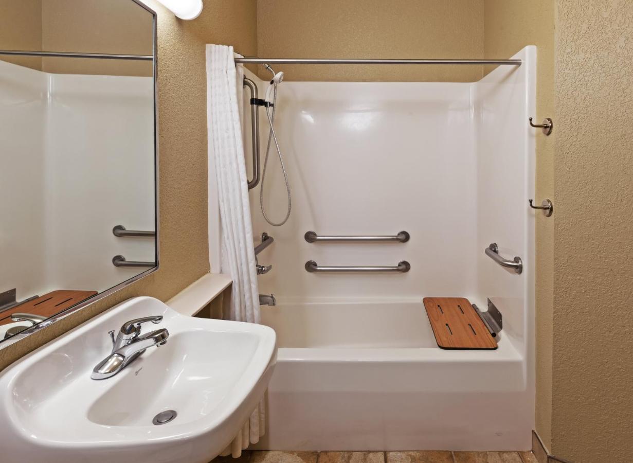 Queen Studio Suite - Mobility Access Tub/Non-Smoking