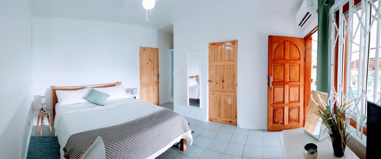Tweepersoonskamer met Balkon en Uitzicht op Zee