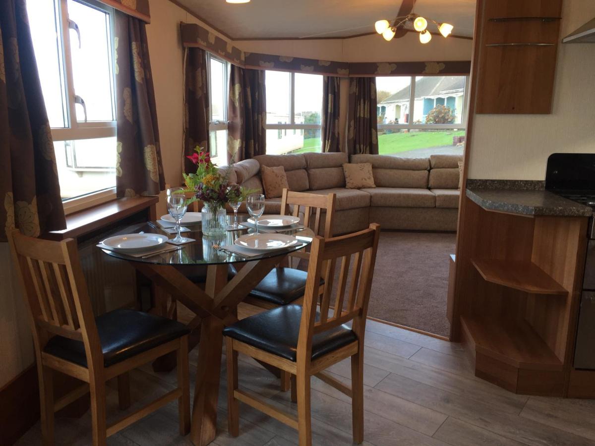 B&B Bideford - 'Hartland Caravan' with Sea Views - Bed and Breakfast Bideford