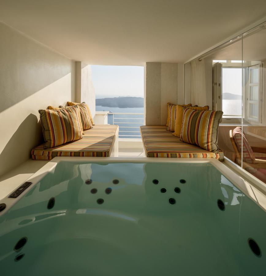 Senior Suite with Hot Tub and Caldera View