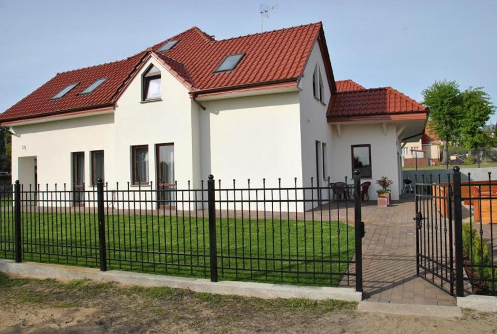 Wiktoria-Biały Domek - B&B