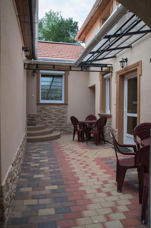 Harmónia Belvárosi Apartmanok - B&B Eger