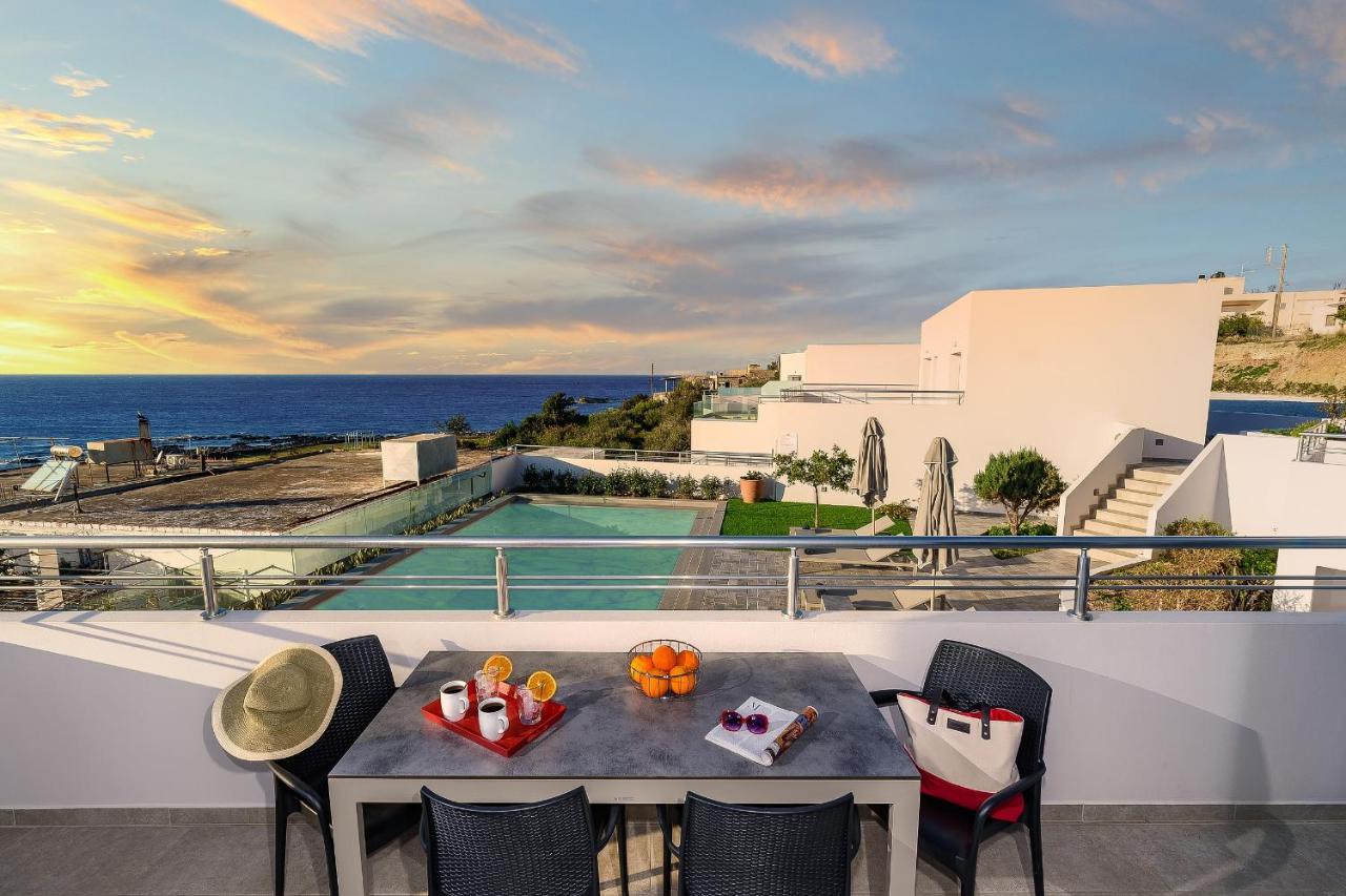 Apartment with Pool View 