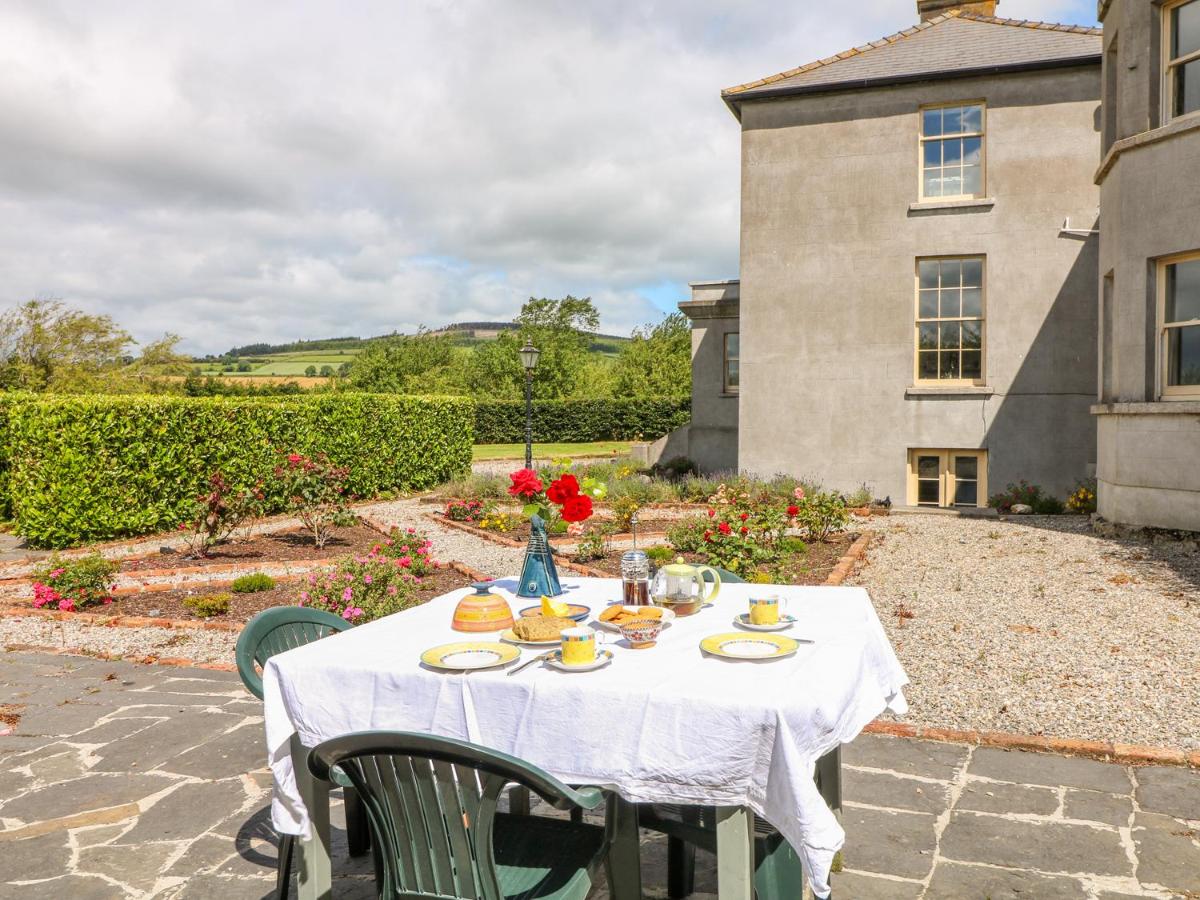 B&B Clonegal - The Lodge at Raheengraney House - Bed and Breakfast Clonegal