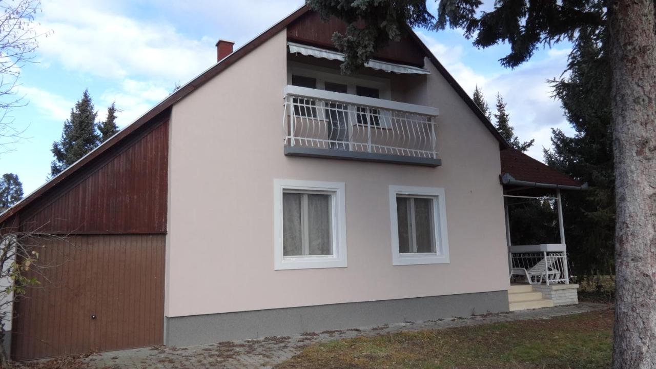 Magdi Apartman - B&B
