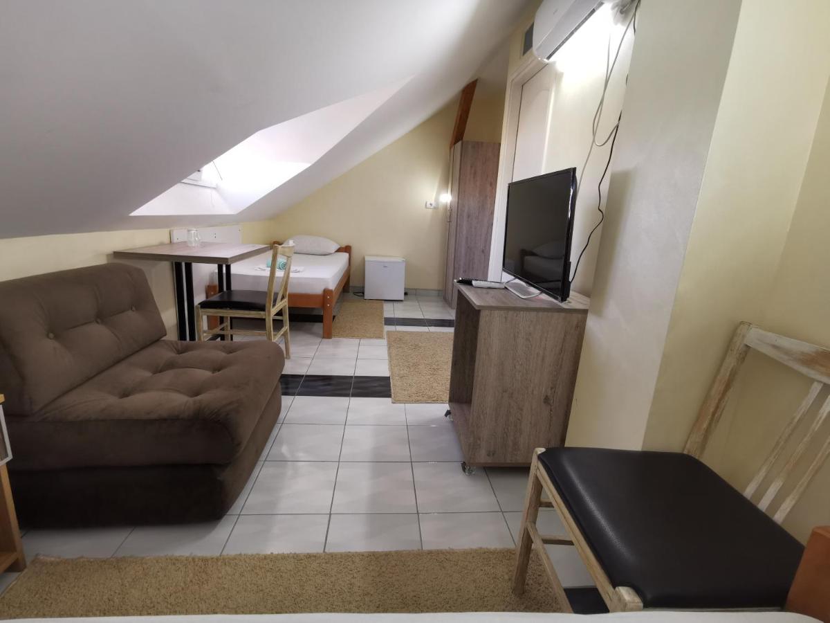 Camera Doppia con Letti Singoli