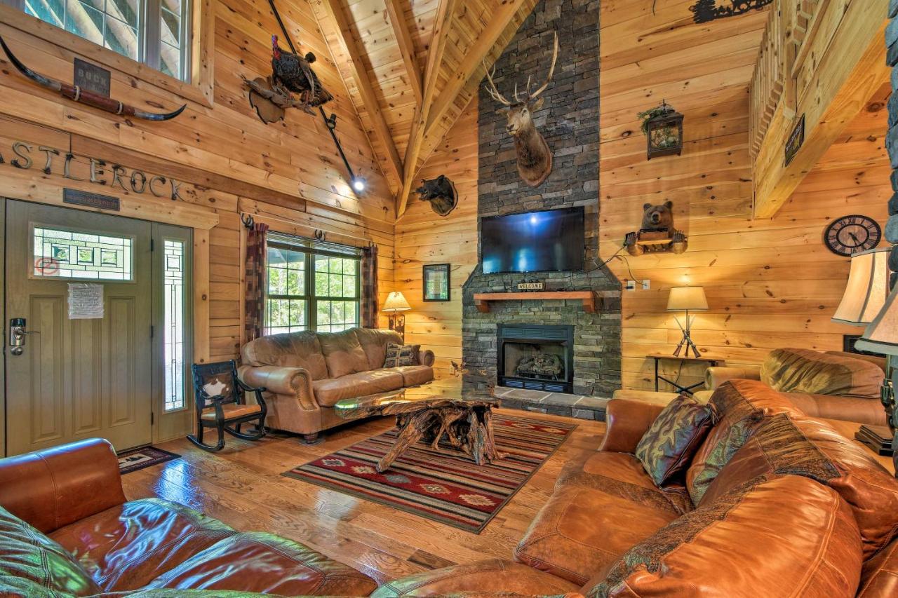 Trenton Cabin with Hot Tub - 14 Mi to Lookout Mtn! - Bed and Breakfast Trenton