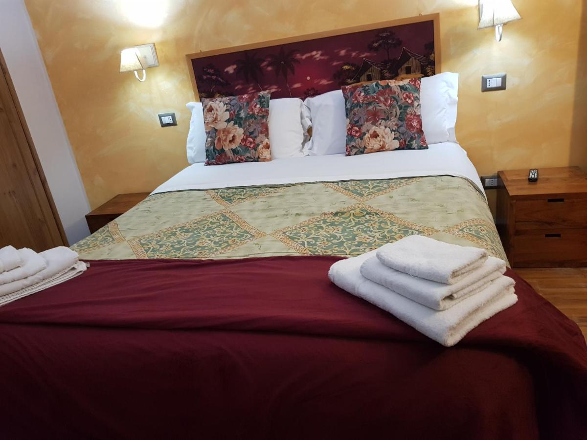 Large Double or Twin Room