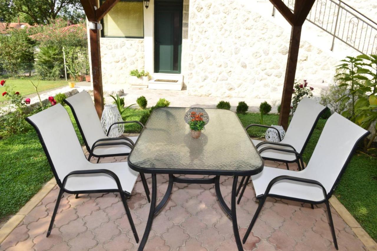 Villa Andrea Apartments with parking - B&B Kotor