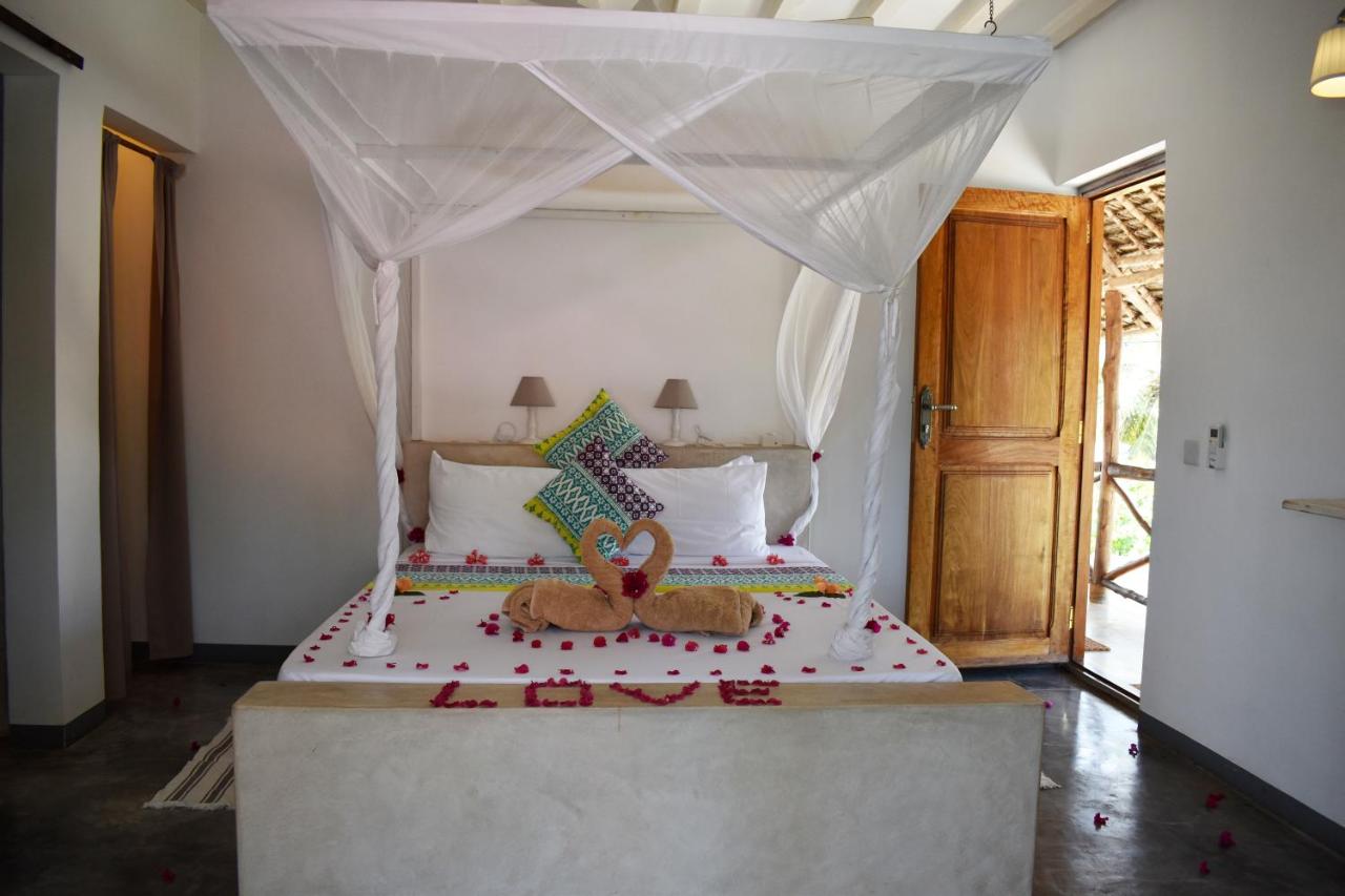 Deluxe Double Room with Balcony and Partial Sea View