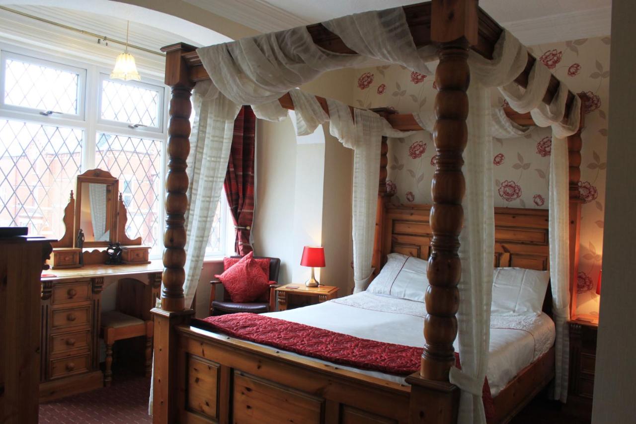 King-Size Four-Poster Room