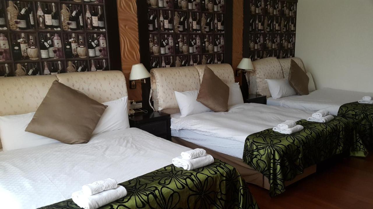 Deluxe Family Suite