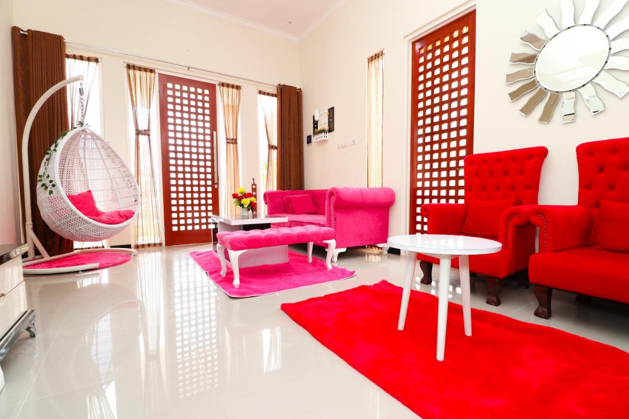 Villa Holiday by Masterpiece Villa - B&B Batu