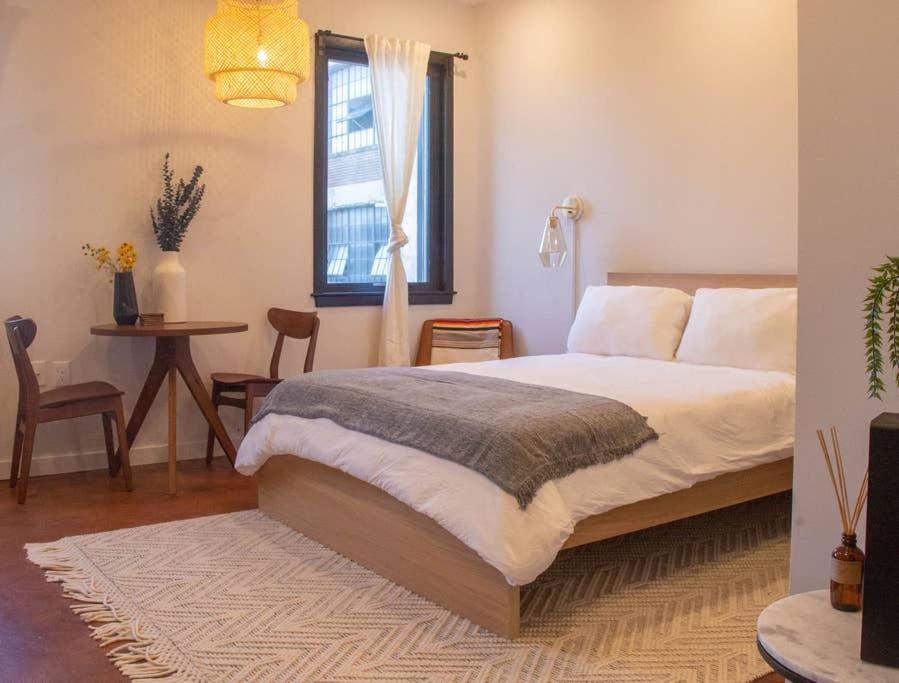 B&B Filadelfia - Rail Park Downtown Studio, Amazing Views, CONTACTLESS CHECK-IN - Bed and Breakfast Filadelfia