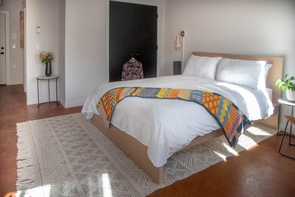 Billy Penn Studio with Outstanding Views, CONTACTLESS CHECK-IN - B&B