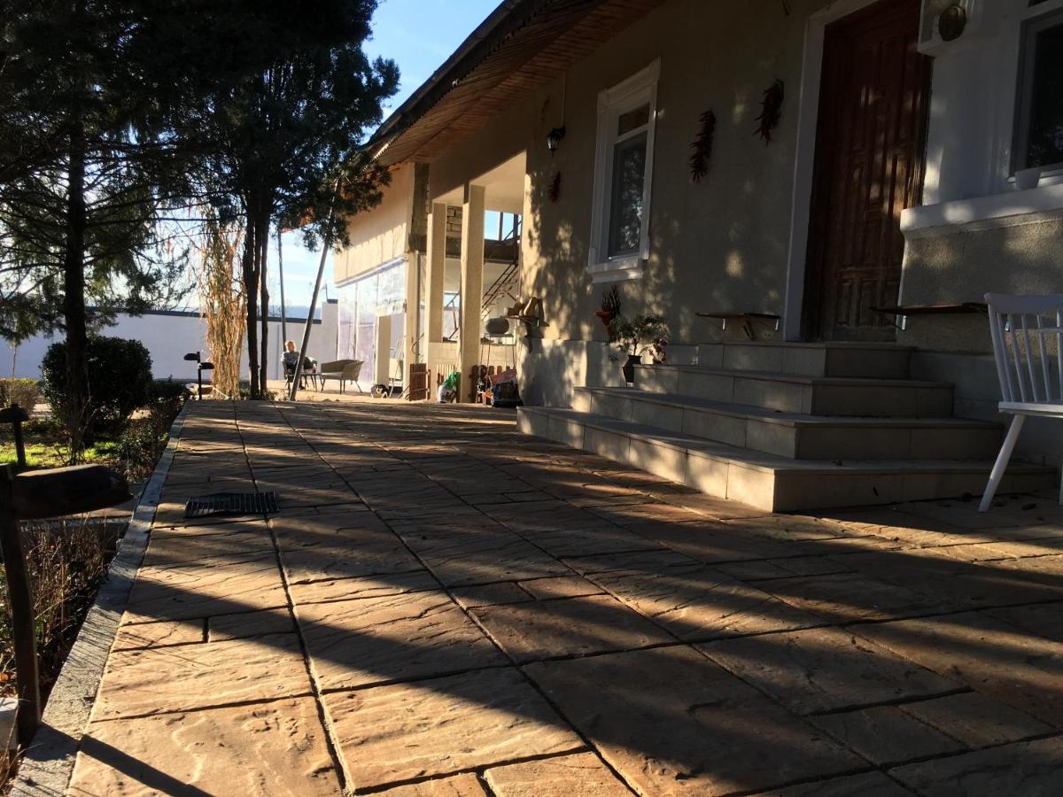 Casa de Vacanta Nora - B&B Oveselu
