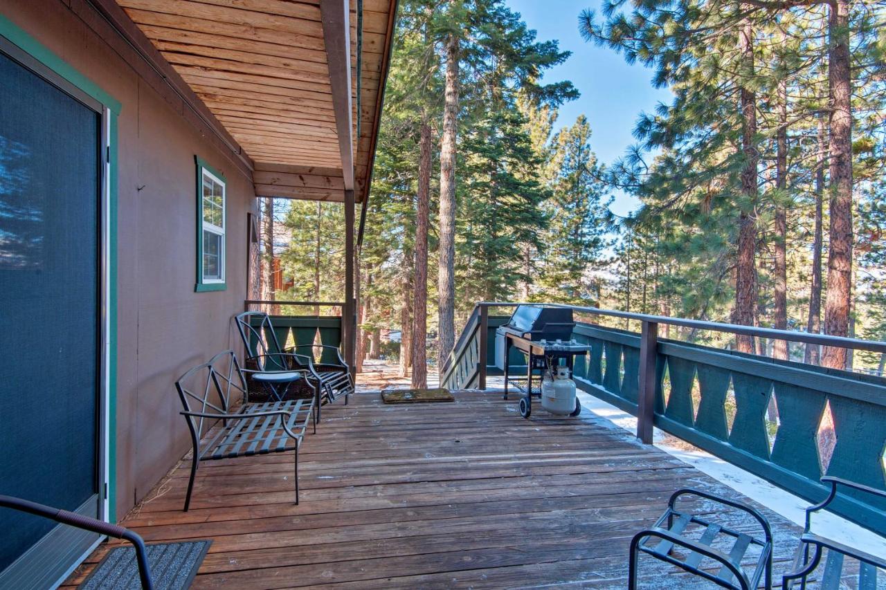 B&B South Lake Tahoe - South Lake Tahoe Home with Deck and Mountain View! - Bed and Breakfast South Lake Tahoe