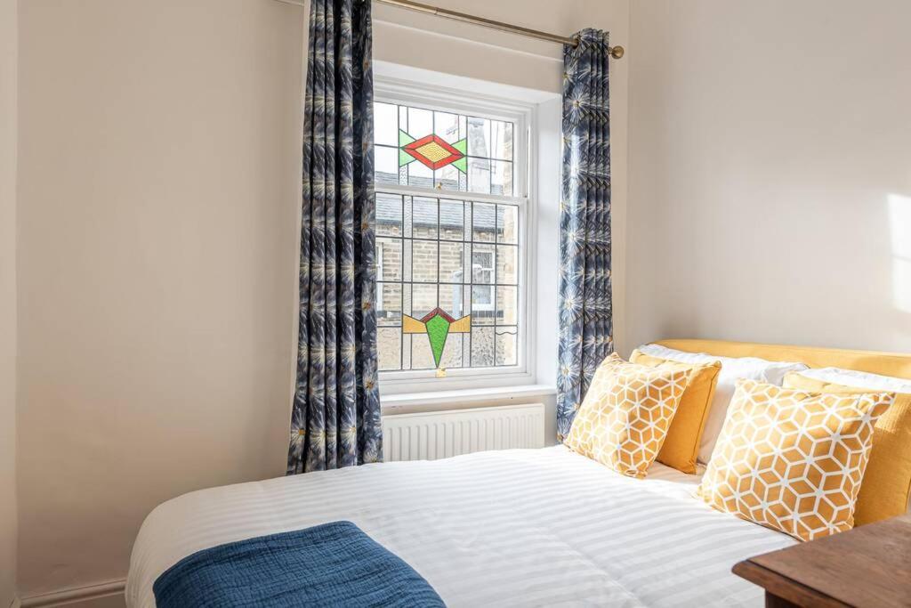 B&B Shipley - Cosy Mill Workers Cottage Heritage Saltaire - Bed and Breakfast Shipley