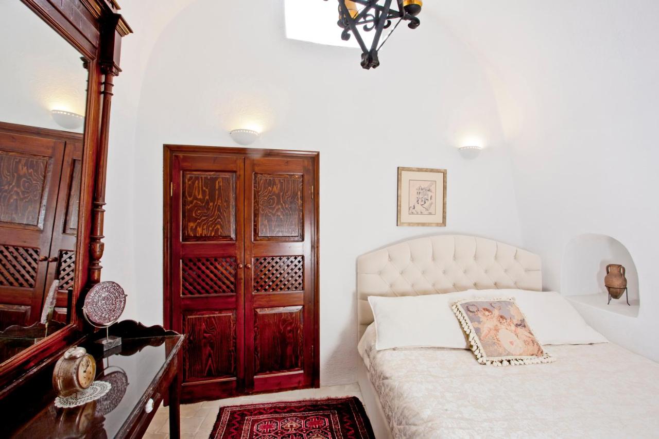 Grand Cave Suite with Hot Tub & Caldera View