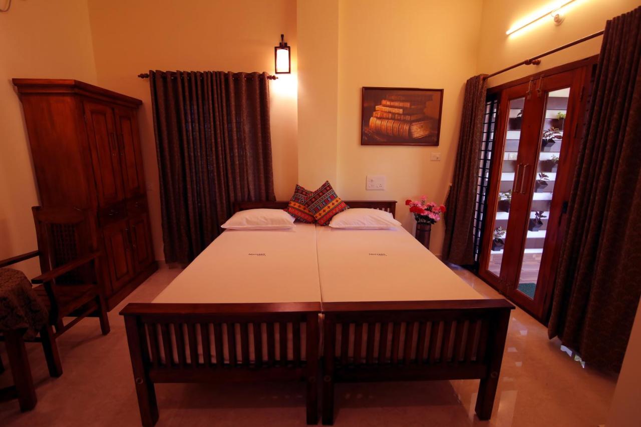 Deluxe Double Room (2 Adults + 1 Child)