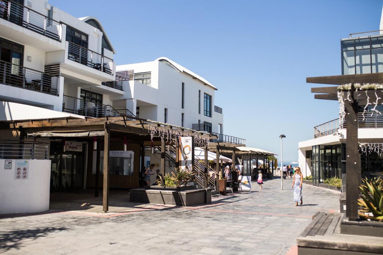 Modern Beachfront 2 Bed Apartment 144 Eden on the Bay, Blouberg, Cape Town - Chambres d’hôtes Bloubergstrand