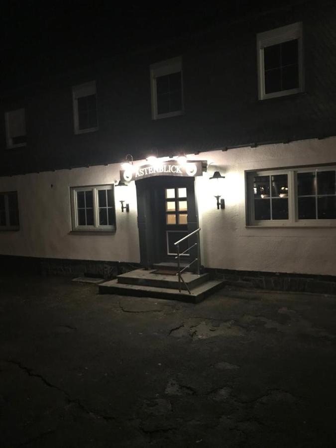 Haus Astenblick in Winterberg für bis zu 35 Personen für Wanderveranstaltungen und Familienfeiern - B&B