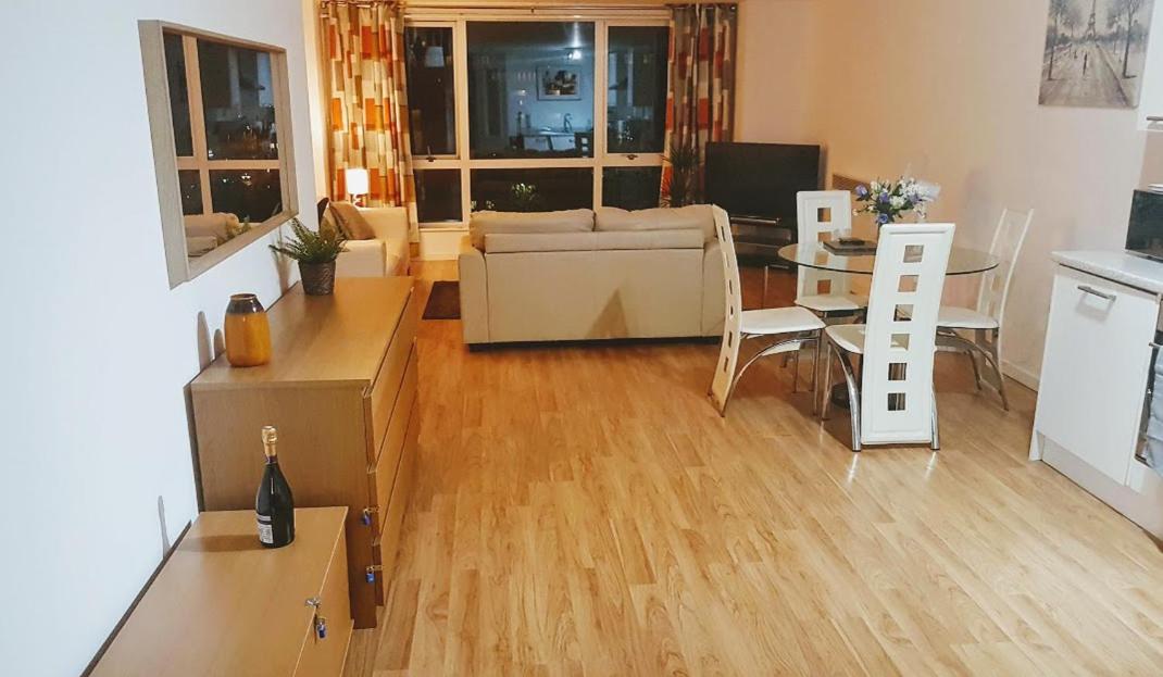B&B Nottingham - Marco Island -Very Spacious City Centre 1 Bedroom Apartment - Bed and Breakfast Nottingham