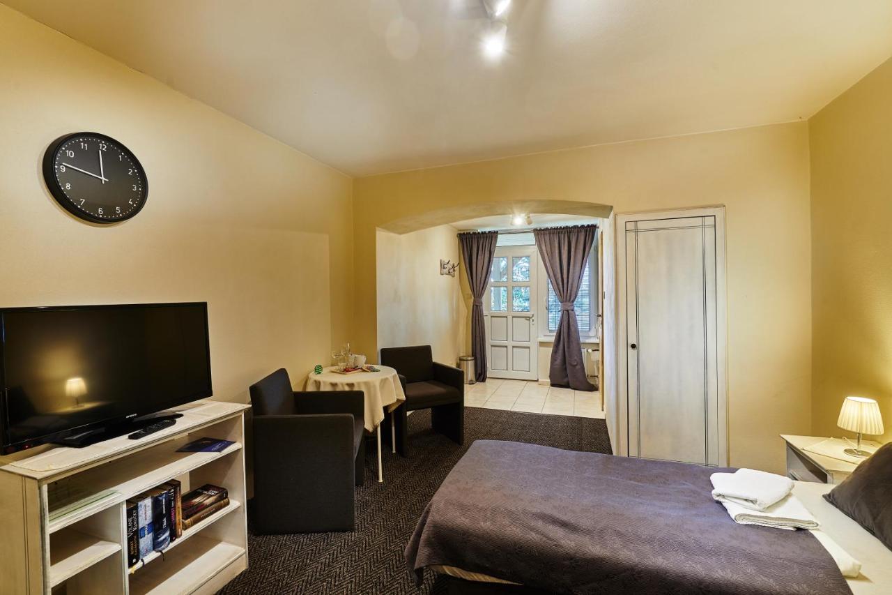 Doppel-/Zweibettzimmer mit Dusche