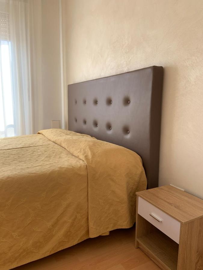 Zimmer mit Queensize-Bett und Balkon