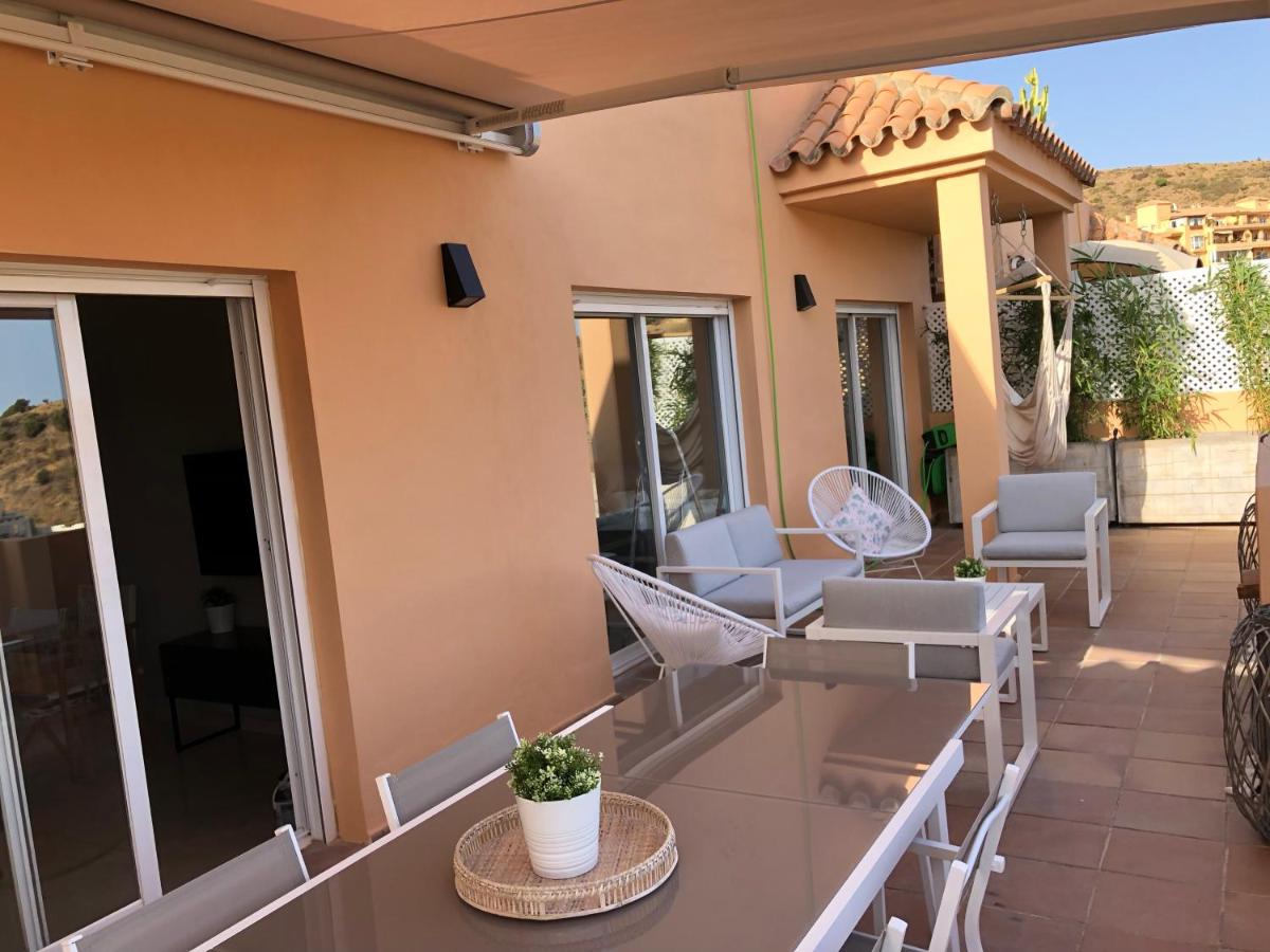 NEW: LUXURIOUS PENTHOUSE WITH JACUZZI & SEA VIEW - Chambres d’hôtes