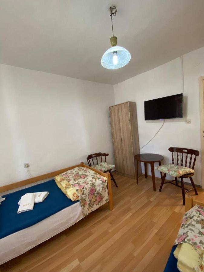 Standard Twin Room with Shared Bathroom