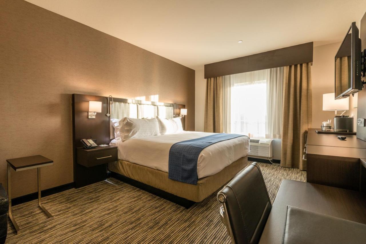 Deluxe King Room - Hearing Accessible 