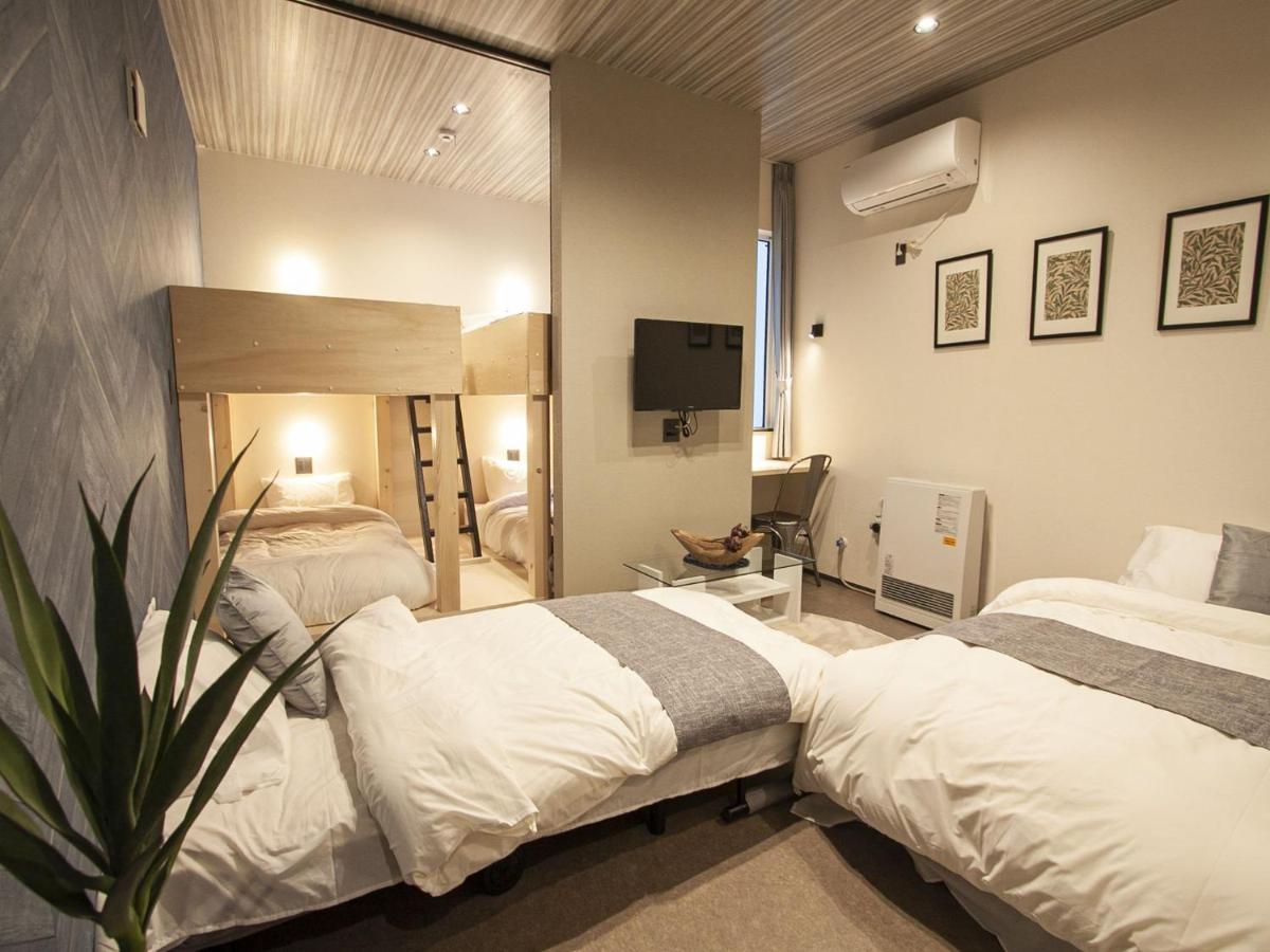 Family Room with Shower Room3
