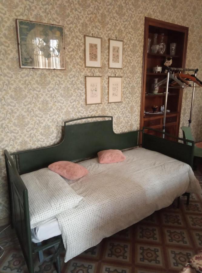 Tweepersoonskamer met 2 Aparte Bedden en Eigen Externe Badkamer