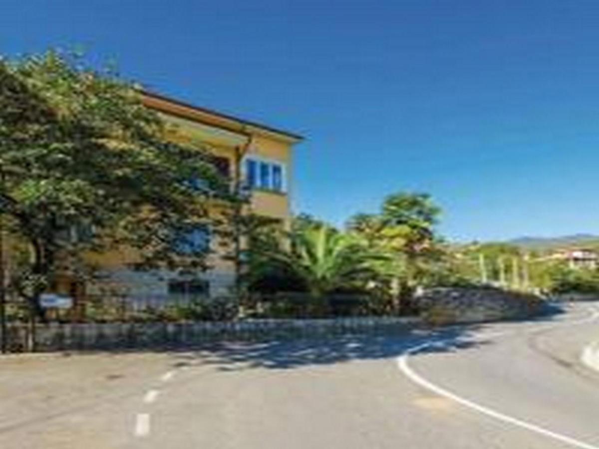 Apartment Kumicic - 3 Bedrooms - B&B