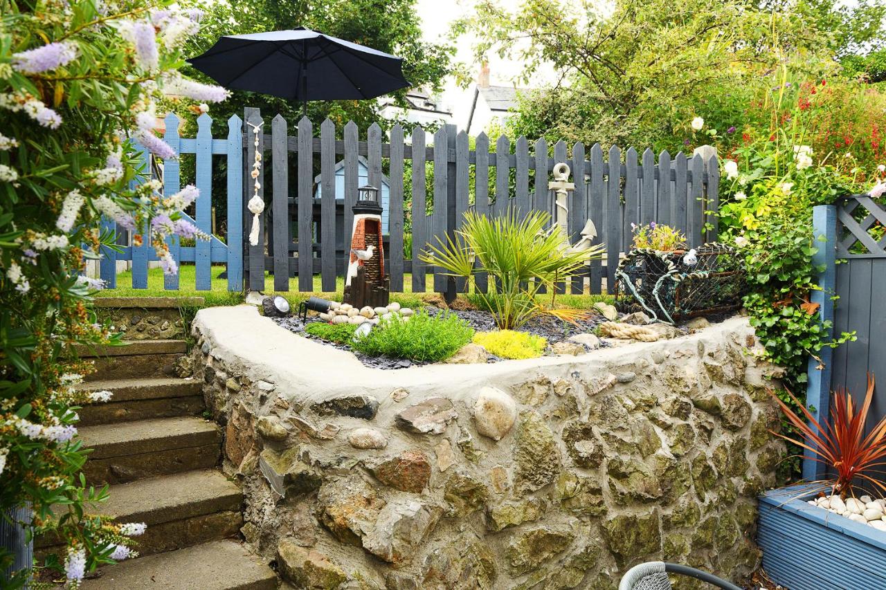 Beautiful Beach Front Cottage - B&B Llandudno