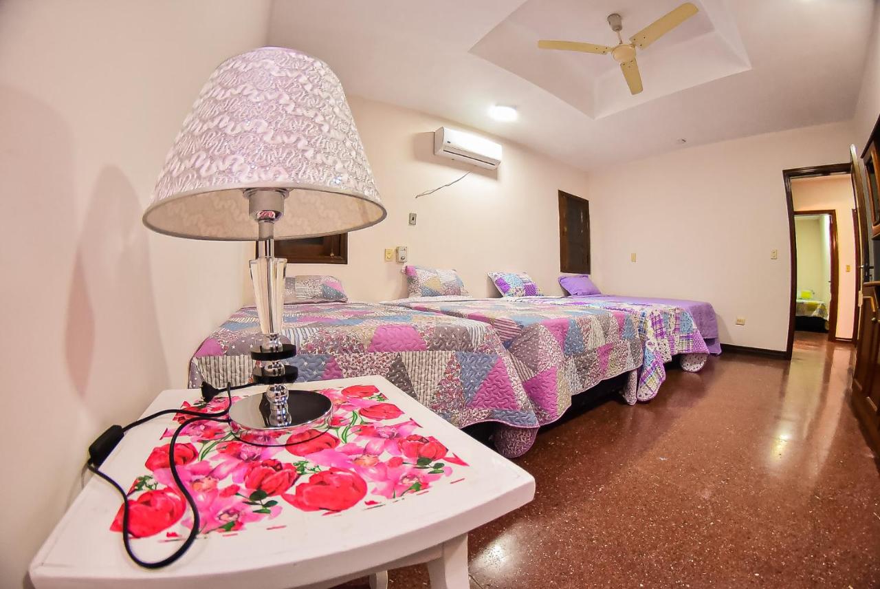 Habitación Triple Básica con baño compartido
