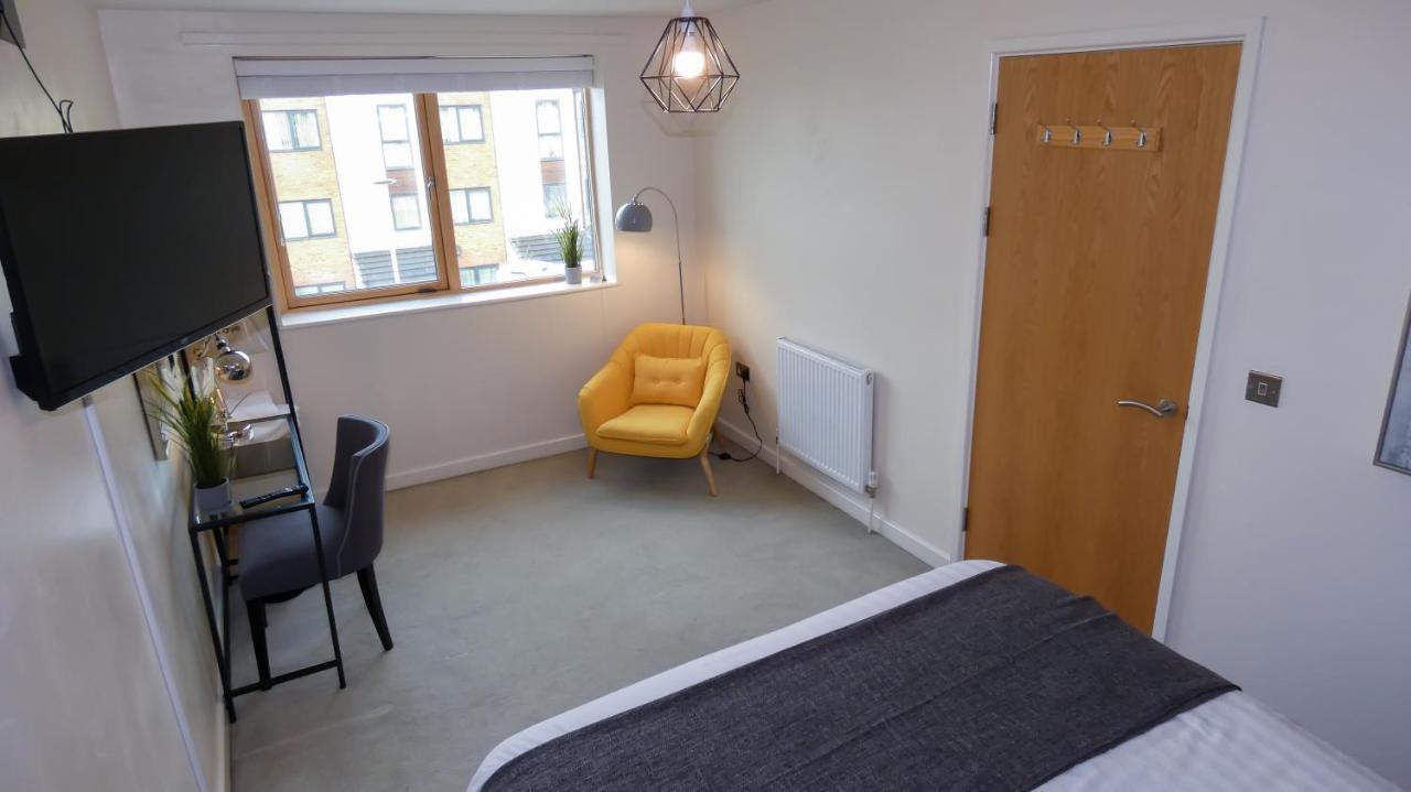 Telford Townhouse with Parking - B&B