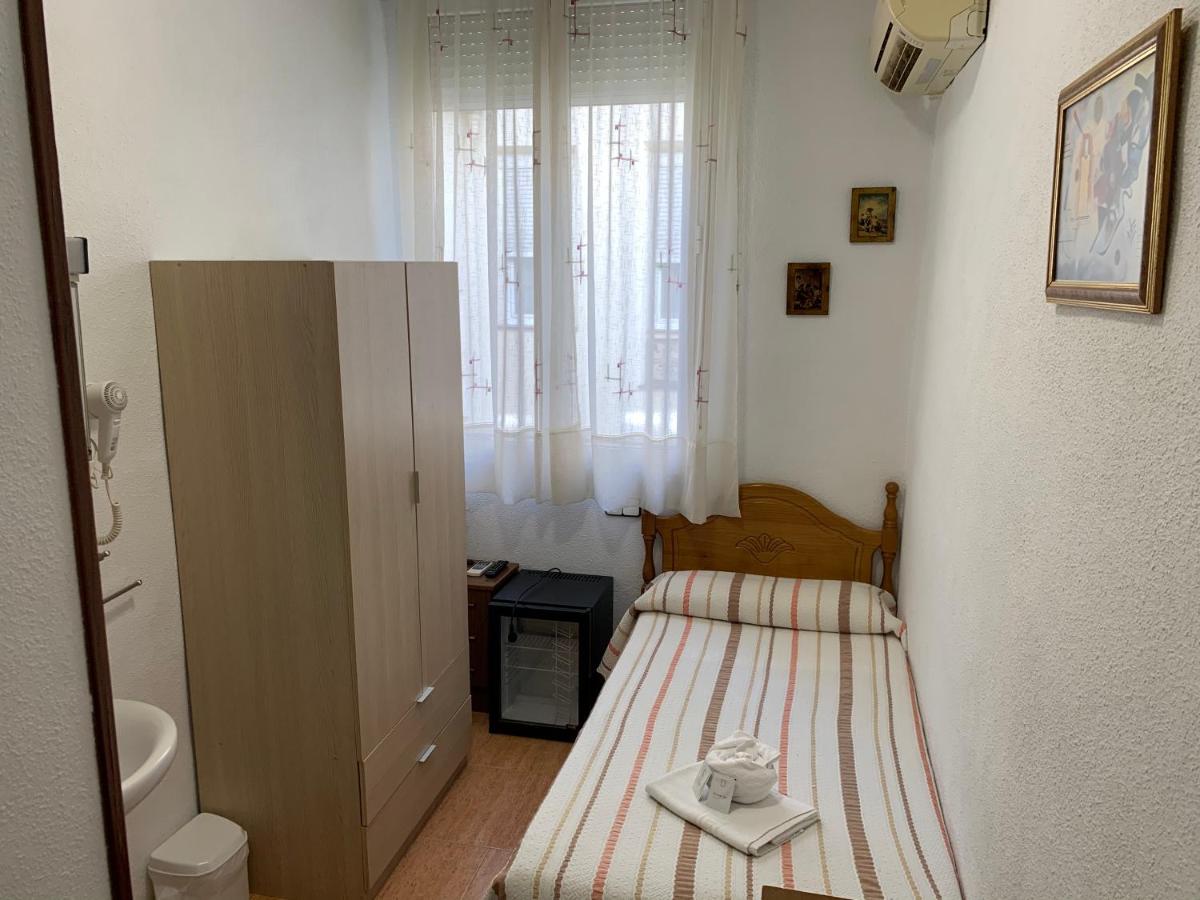 Single Room with Shared Toilet