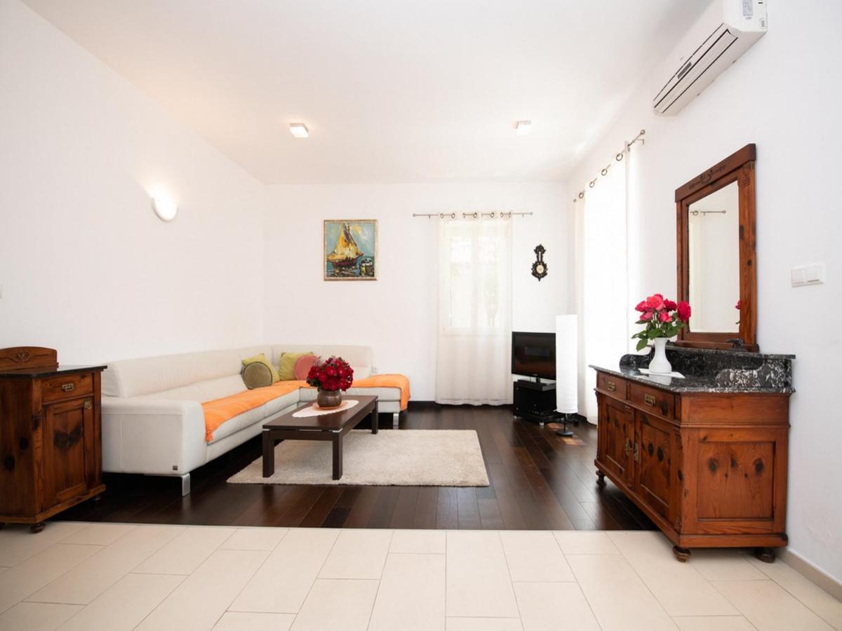 Apartment Marina with Sea View - Ferienwohnung Lovran