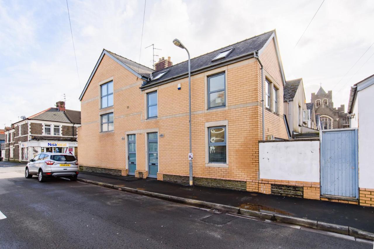 City Retreat, 2 Bed House with Cloudstream Hot Tub - B&B Cardiff