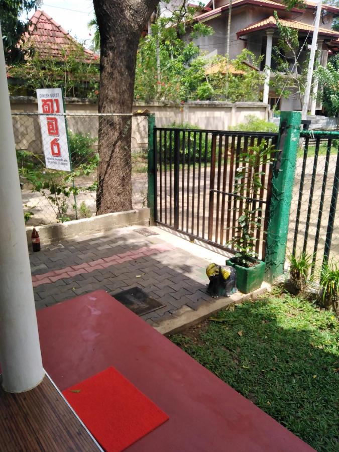 Dinesh Guest House - B&B