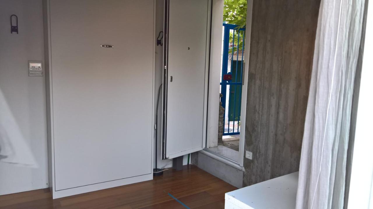 Under the Acropolis, tiny room, big terrace - B&B Atene