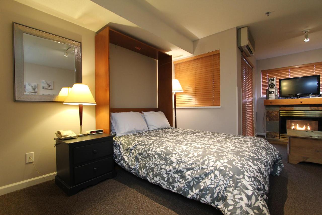 Deluxe Studio