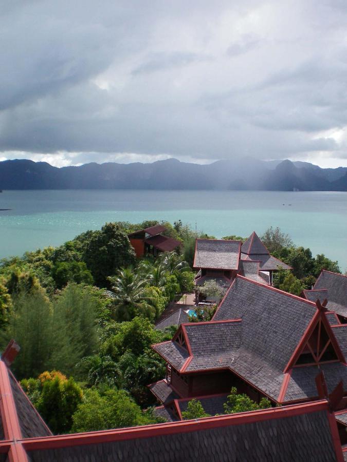 Gaze: Entire Modern Tropical Seaview Villa - Ferienwohnung